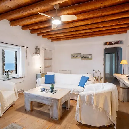 Spacious & Cozy Flat - 5 Mins To Bay
