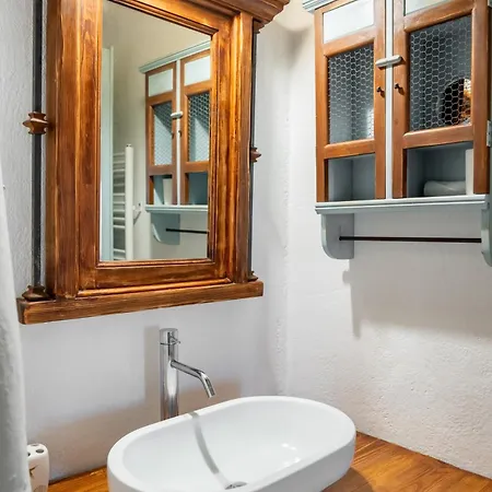 Spacious & Cozy Flat - 5 Mins To Bay Apartment